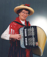 Hannelore Hinz with her accordion