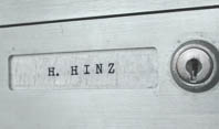 Picture of a letterbox with the name H. Hinz on it